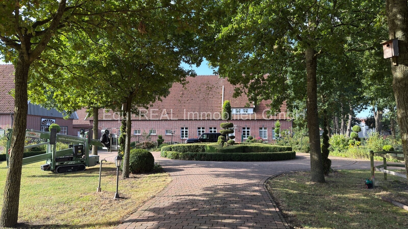 Löningen: Luxuriöser Resthof mit Gästehaus, großer Scheune und Pferdestall 