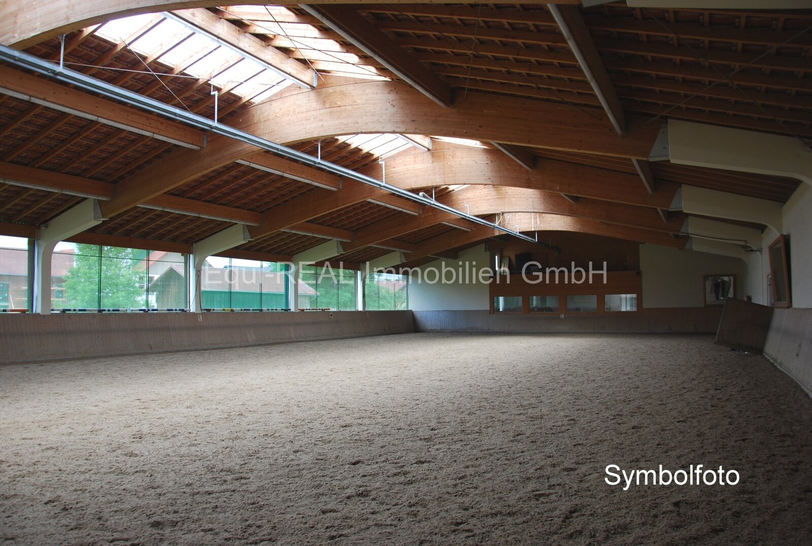 Baden:  Reitanlage in Vollbetrieb Wien-Süd 